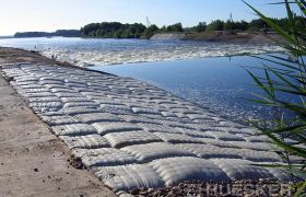 Zabezpieczanie brzegów cieków wodnych, strumieni i rzek oraz obszarów dennych